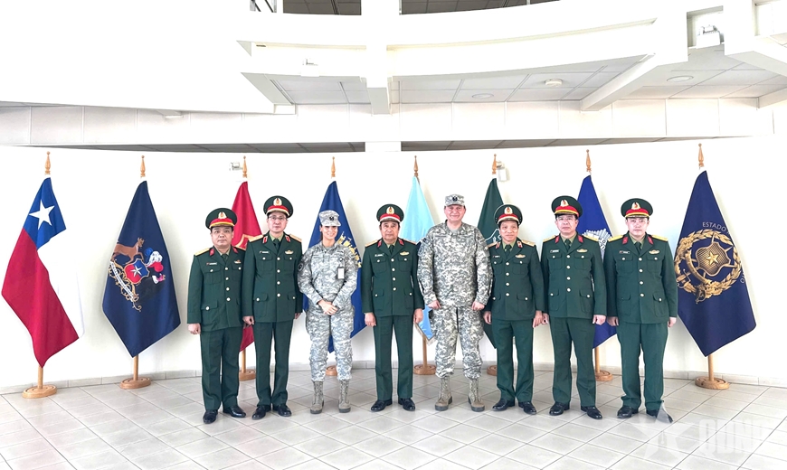 Thượng tướng Phùng Sĩ Tấn thăm Trung tâm Huấn luyện hỗn hợp Gìn giữ hòa bình Chile